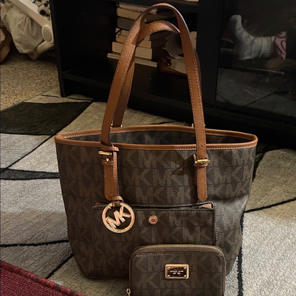 Micheal Kor’s Jet Set Brown Monogram Tote Bag with Matching Wallet 16”W x 13”H 🌸